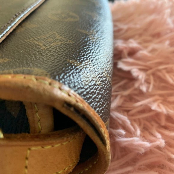 Sold Louis vuitton sologne crossbody bag - Picture 7 of 16